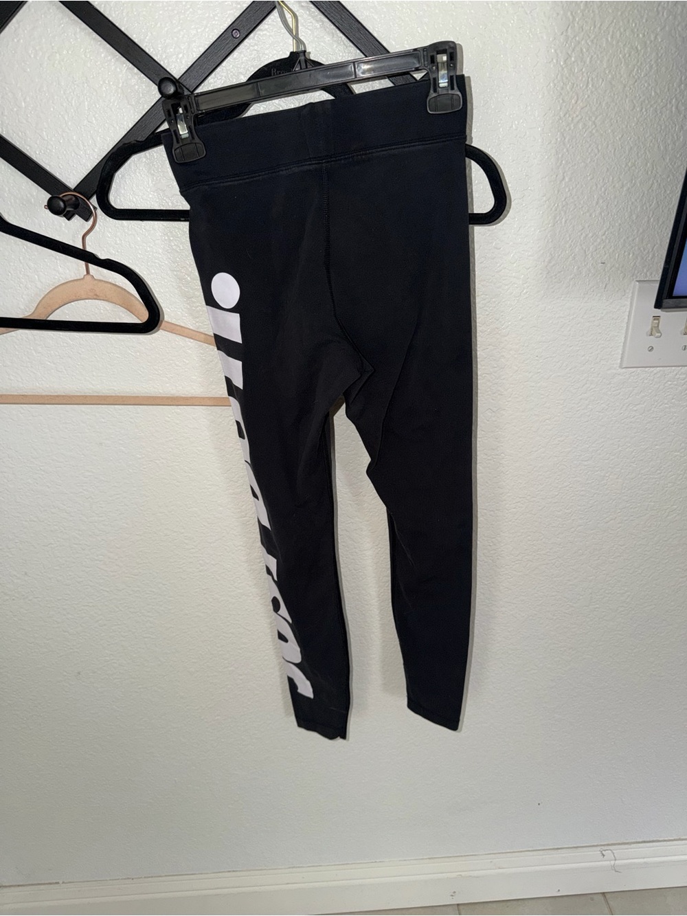 Nike Women’s Small Black Leggings Just Do It White Graphic Athletic Yoga Pants - Picture 3 of 4